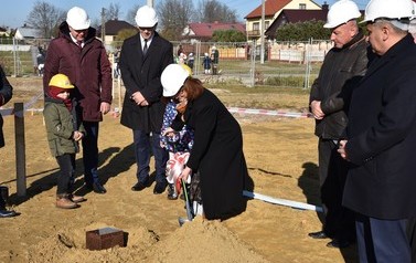 Podpisanie aktu erekcyjnego pod budowę przedszkola w Woli Zarczyckiej - 10.11.2021 r.  6