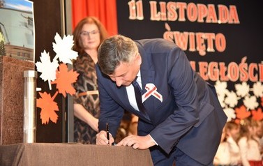 Podpisanie aktu erekcyjnego pod budowę przedszkola w Woli Zarczyckiej - 10.11.2021 r.  22
