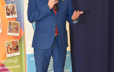 Wręcenie stypendi&oacute;w Burmistrza uczniom I LO w Nowej Sarzynie - 04.03.2022 r. 11