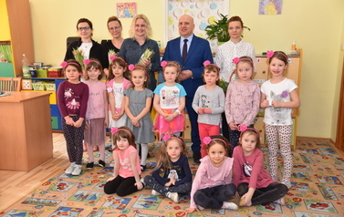 Dzień Kobiet w przedszkolu Jedyneczka - 08.03.2022 r.  2