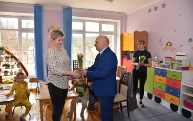 Dzień Kobiet w przedszkolu Jedyneczka - 08.03.2022 r.  4