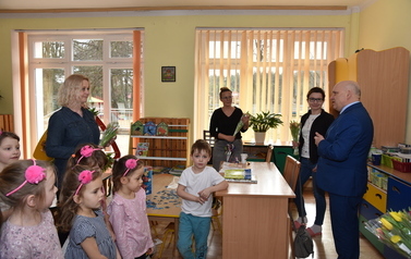 Dzień Kobiet w przedszkolu Jedyneczka - 08.03.2022 r.  7