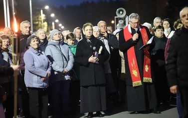 Droga Krzyżowa ulicami Nowej Sarzyny i Rudy Łańcuckiej - 13.04.2022 r.  2