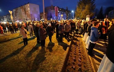 Droga Krzyżowa ulicami Nowej Sarzyny i Rudy Łańcuckiej - 13.04.2022 r.  4