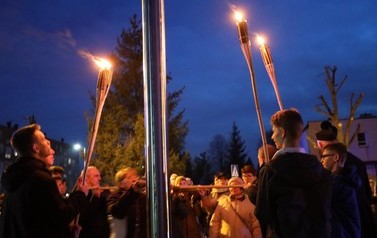 Droga Krzyżowa ulicami Nowej Sarzyny i Rudy Łańcuckiej - 13.04.2022 r.  5