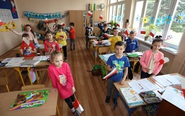 Biało-czerwone chorągiewki dla uczni&oacute;w - 29.04.2022 r.  9