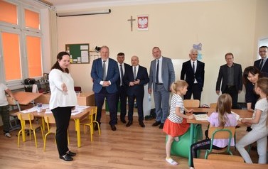 Otwracie placu targowego i prezentacja projektu "Dostępna Szkoła" - 16.05.2022 r. 20