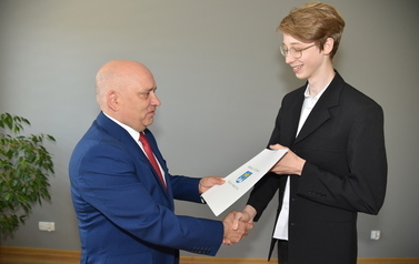 Wręczenie nagr&oacute;d najlepszym uczniom - 22.06.2022 r.  7