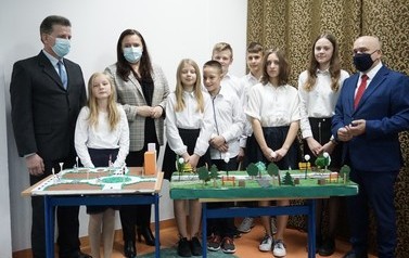 Nagroda w konkursie &bdquo;Projekt: Szkoła!&rdquo; dla SP w Jelnej - 17.12.2021 r. 1