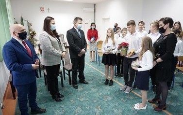 Nagroda w konkursie &bdquo;Projekt: Szkoła!&rdquo; dla SP w Jelnej - 17.12.2021 r. 3