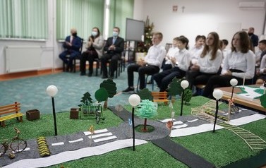 Nagroda w konkursie &bdquo;Projekt: Szkoła!&rdquo; dla SP w Jelnej - 17.12.2021 r. 10