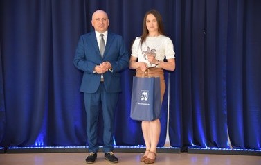 Wręczenie Nagr&oacute;d Burmistrza Kwiat Azalii 2021 - 16.06.2021 r.  9