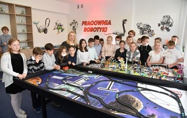 Otwarcie Pracowni Robotyki w Zespole Szk&oacute;ł w Nowej Sarzynie - 01.06.2021 r.  1