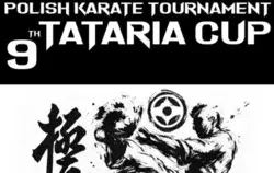 Grafika to plakat zapowiadający 9. Turniej Karate Kyokushin - TATARIA CUP, który odbędzie się 7 czerwca 2025 roku w Nowej Sarzynie w Polsce. Oto szczegółowy opis plakatu:  Tytuł i numer turnieju: Na górze plakatu znajduje się napis 'POLISH KARATE TOURNAME