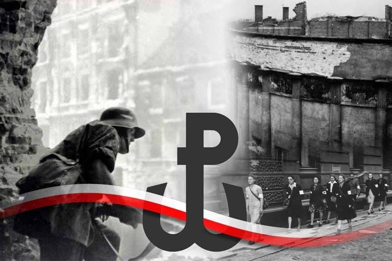 Fotomontaż o&nbsp;tematyce Powstania Warszawskiego. W centrum znajduje się duży, ciemnografitowy znak Polski Walczącej (Kotwica), na&nbsp;tle archiwalnych, czarno-białych zdjęć przedstawiających powstańca w&nbsp;hełmie, idące ulicą łączniczki/sanitariuszki oraz&nbsp;zniszczone budynki. Całość opasana jest falującą wstęgą w&nbsp;barwach biało-czerwonych.