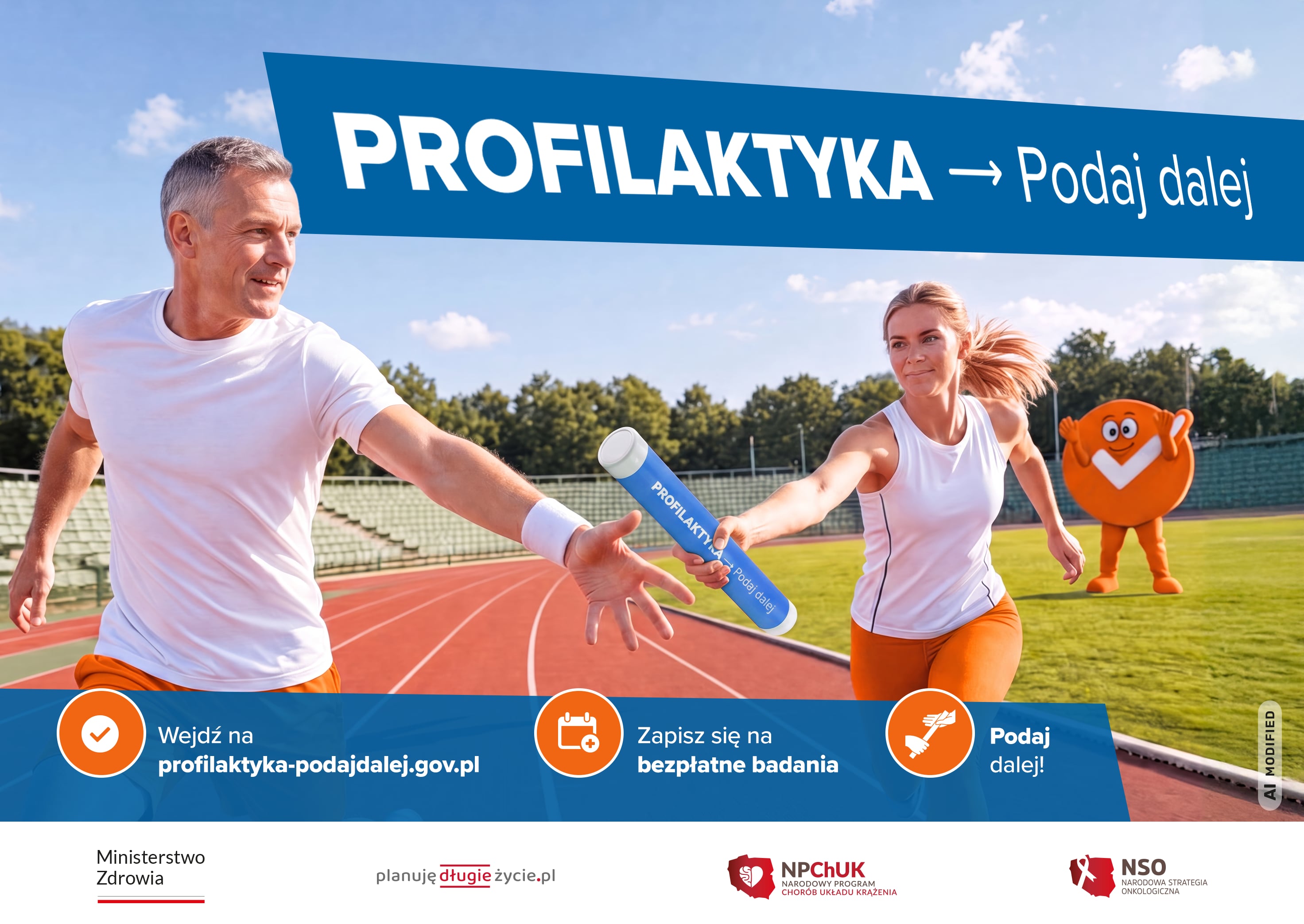 Plakat kampanii &bdquo;PROFILAKTYKA &ndash; Podaj dalej&rdquo;. Dwoje biegaczy na&nbsp;stadionie przekazuje sobie pałeczkę sztafetową z&nbsp;napisem &bdquo;PROFILAKTYKA&rdquo;. Na dole umieszczono adres strony profilaktyka-podajdalej.gov.pl, informację o&nbsp;zapisach na&nbsp;bezpłatne badania oraz&nbsp;logotypy Ministerstwa Zdrowia, planuję długie życie.pl, NPChUK i&nbsp;NSO.