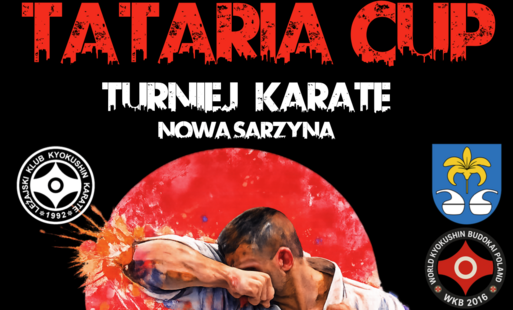 Plakat zapowiadający turniej karate „Tataria Cup” w Nowej Sarzynie. W centrum znajduje się dynamiczna grafika przedstawiająca zawodnika w białym kimonie (karategi) z czarnym pasem, wykonującego uderzenie na tle dużego, czerwonego koła przypominającego wsc