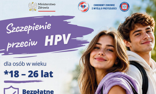 Plakat kampanii Ministerstwa Zdrowia zachęcający do bezpłatnych szczepień przeciwko wirusowi HPV dla osób w wieku 18-26 lat. Na zdjęciu uśmiechnięta para, a na dole kod QR do pobrania ulotki.