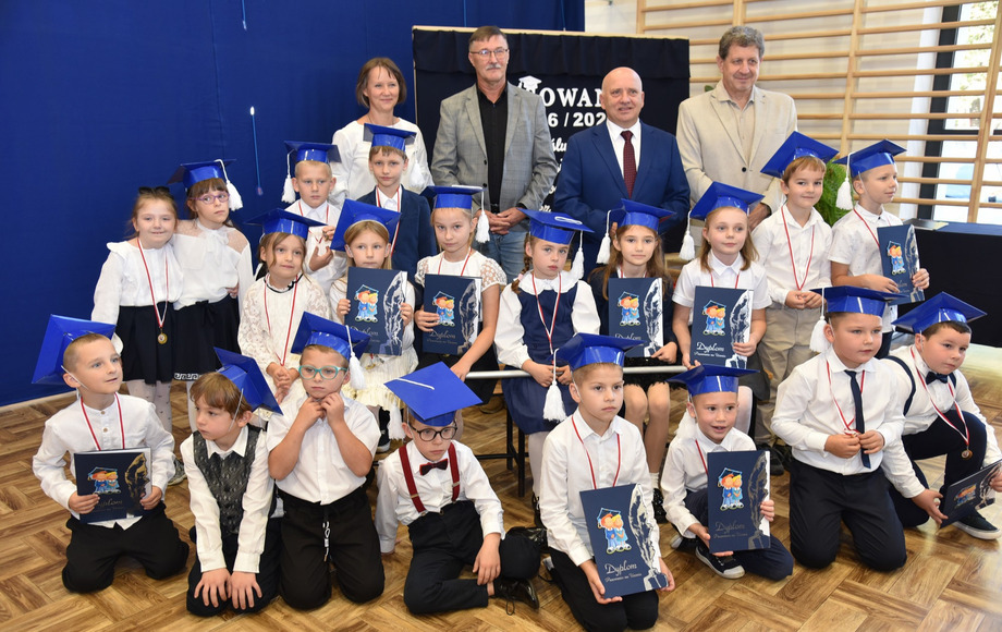 Pasowanie pierwszoklasistów w SP w Rudzie Łańcuckiej