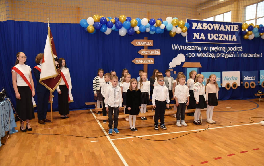 Pasowanie pierwszoklasistów w Woli Zarczyckiej